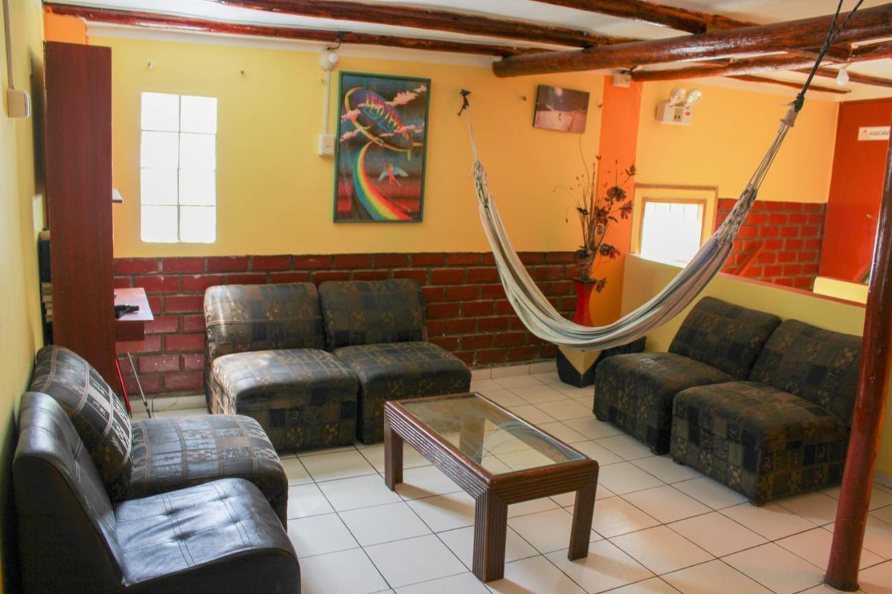 Andes Hostel ワラス エクステリア 写真