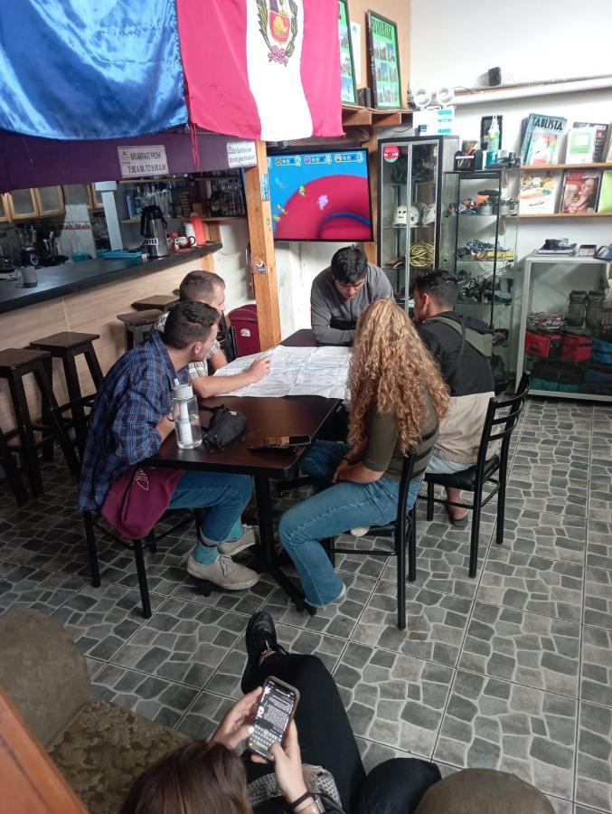 Andes Hostel ワラス エクステリア 写真