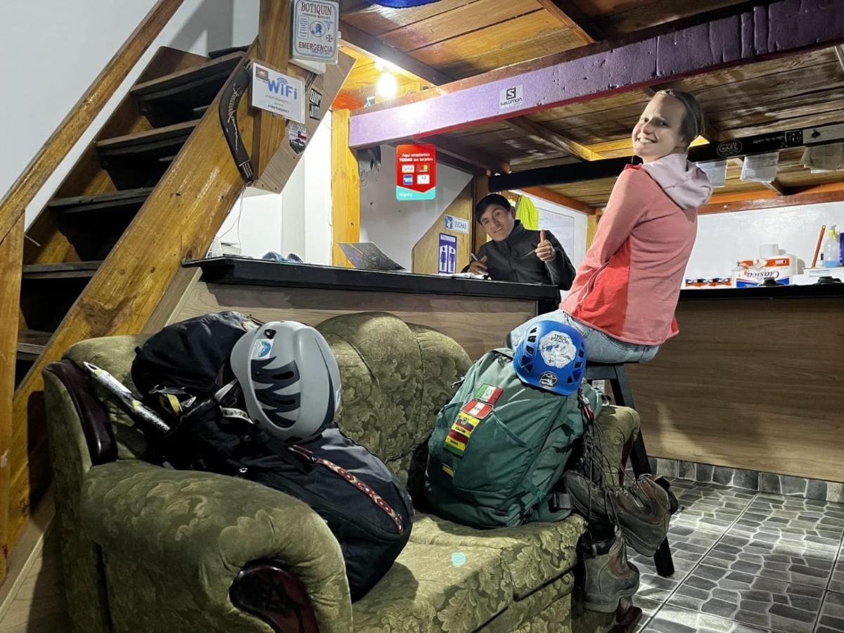 Andes Hostel ワラス エクステリア 写真