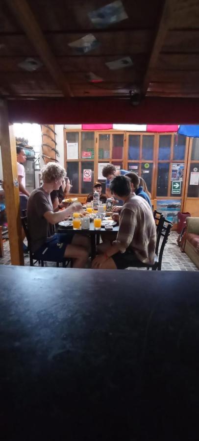 Andes Hostel ワラス エクステリア 写真