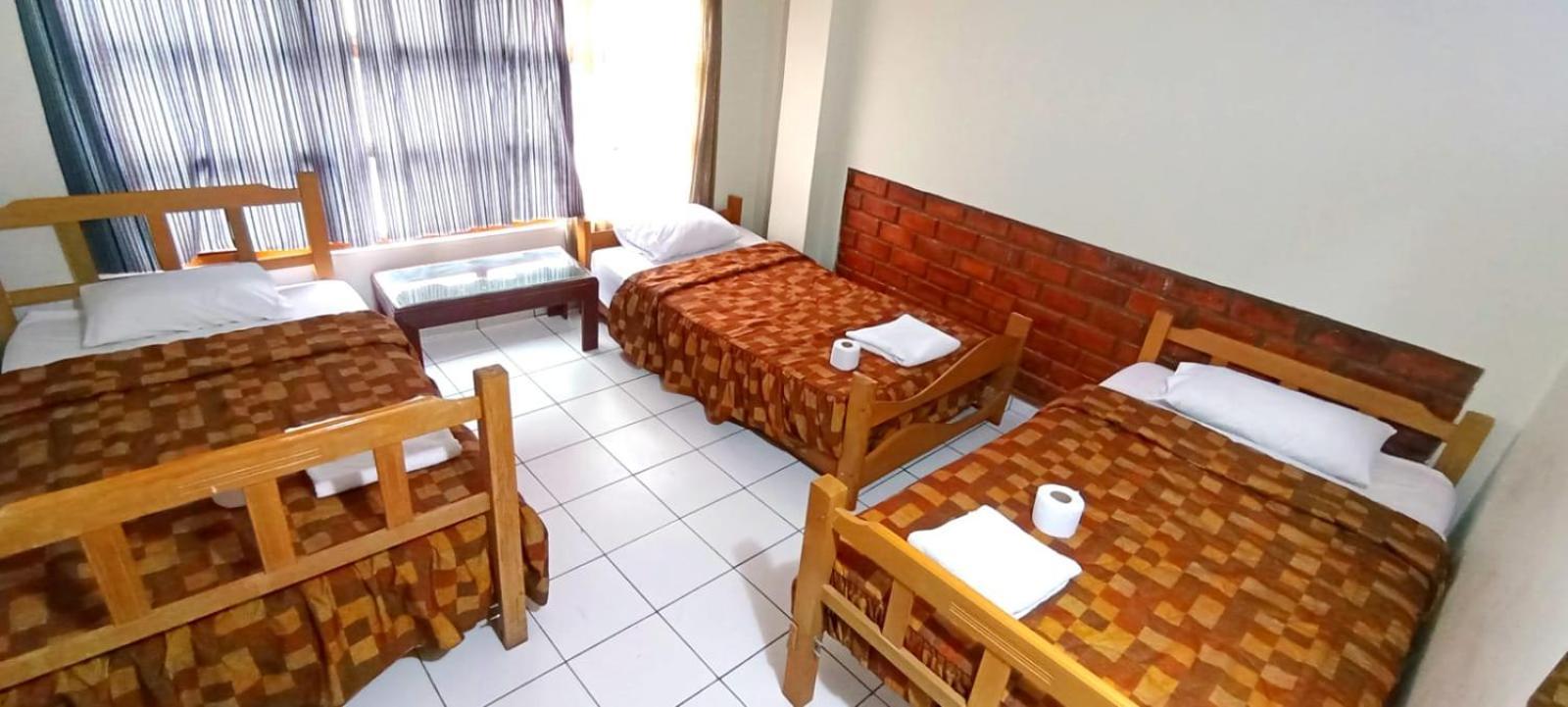 Andes Hostel ワラス エクステリア 写真