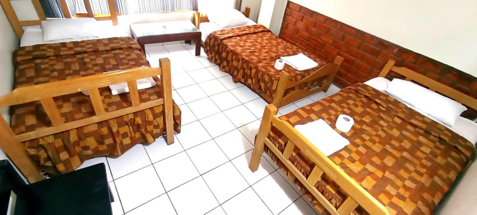 Andes Hostel ワラス エクステリア 写真